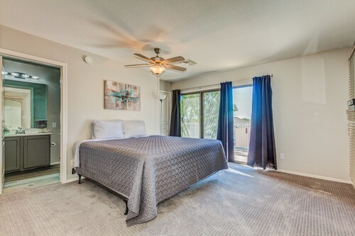 Scarlet Mountain Hideaway. Private HEATED pool, hot tub and Xbox, putting green