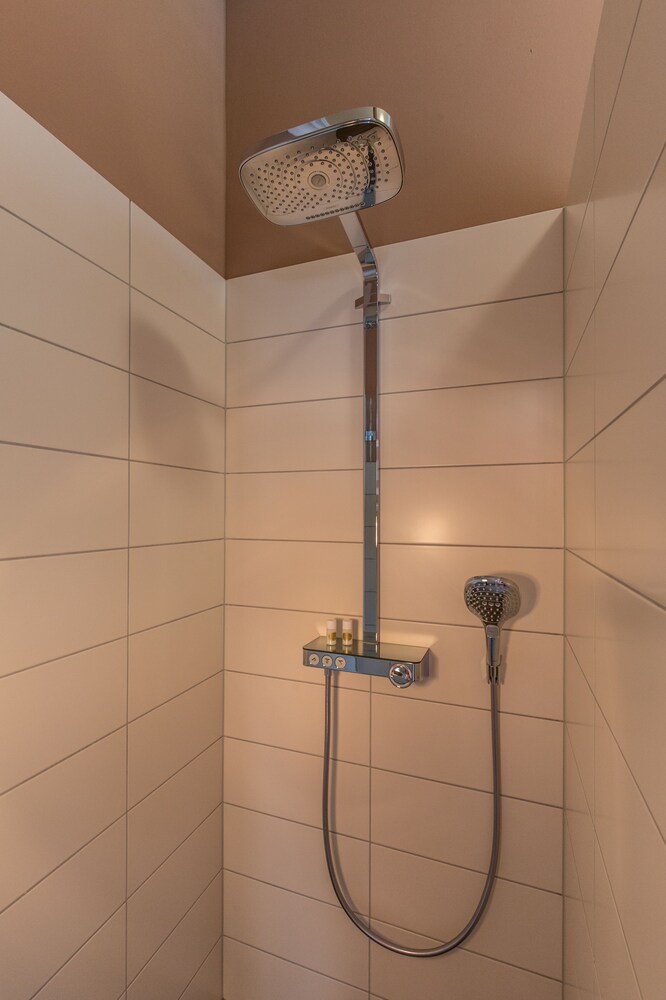 Dusche im Bad