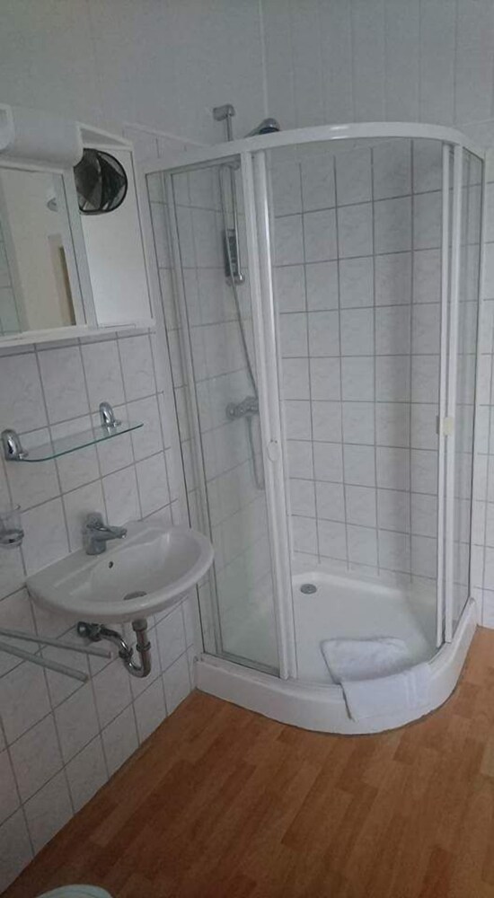 Dusche im Bad