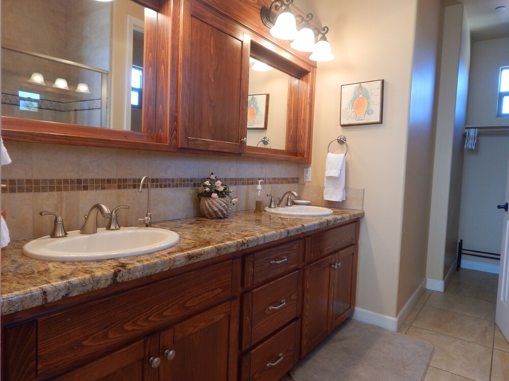 Condo, 2 Bedrooms, Ocean View - Bathroom Sink