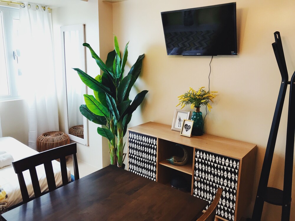 Comfy Stylish Flat near Marco Polo Davao - In-Room Dining