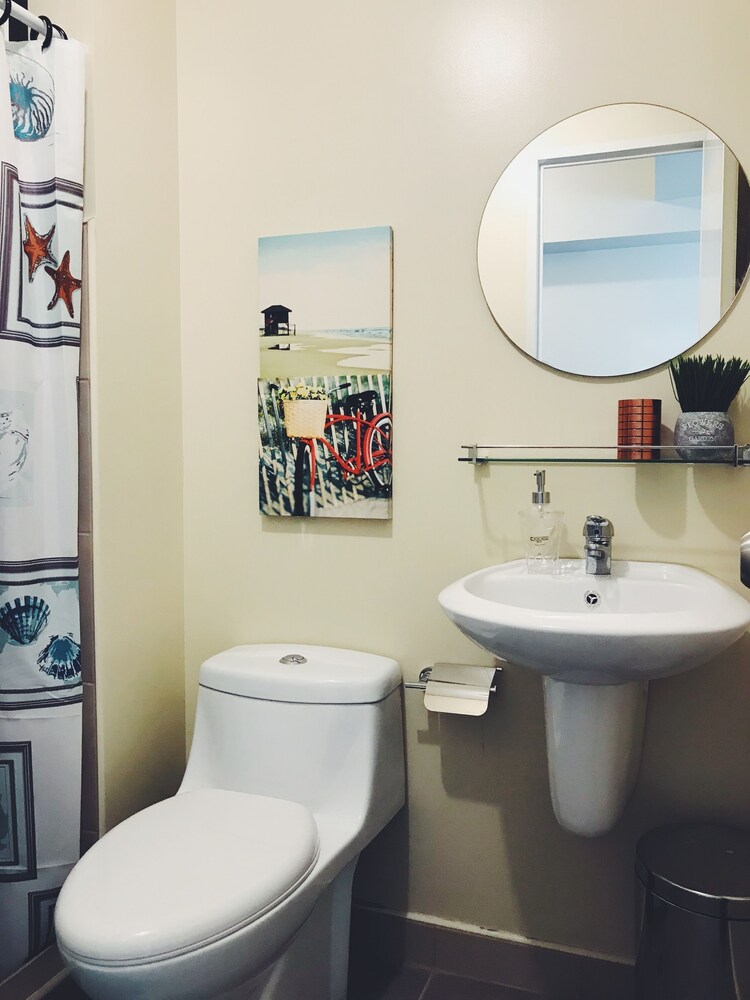 Comfy Stylish Flat near Marco Polo Davao - Bathroom