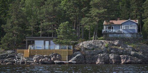 Beautiful Lakehouse with exceptional view in a private setting near Gothenburg