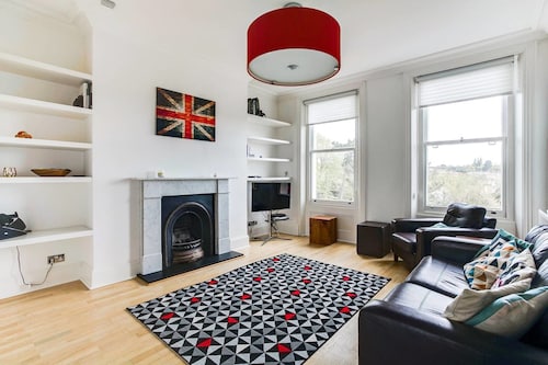 Beautiful 2BR Home in Wimbledon Village W/parking