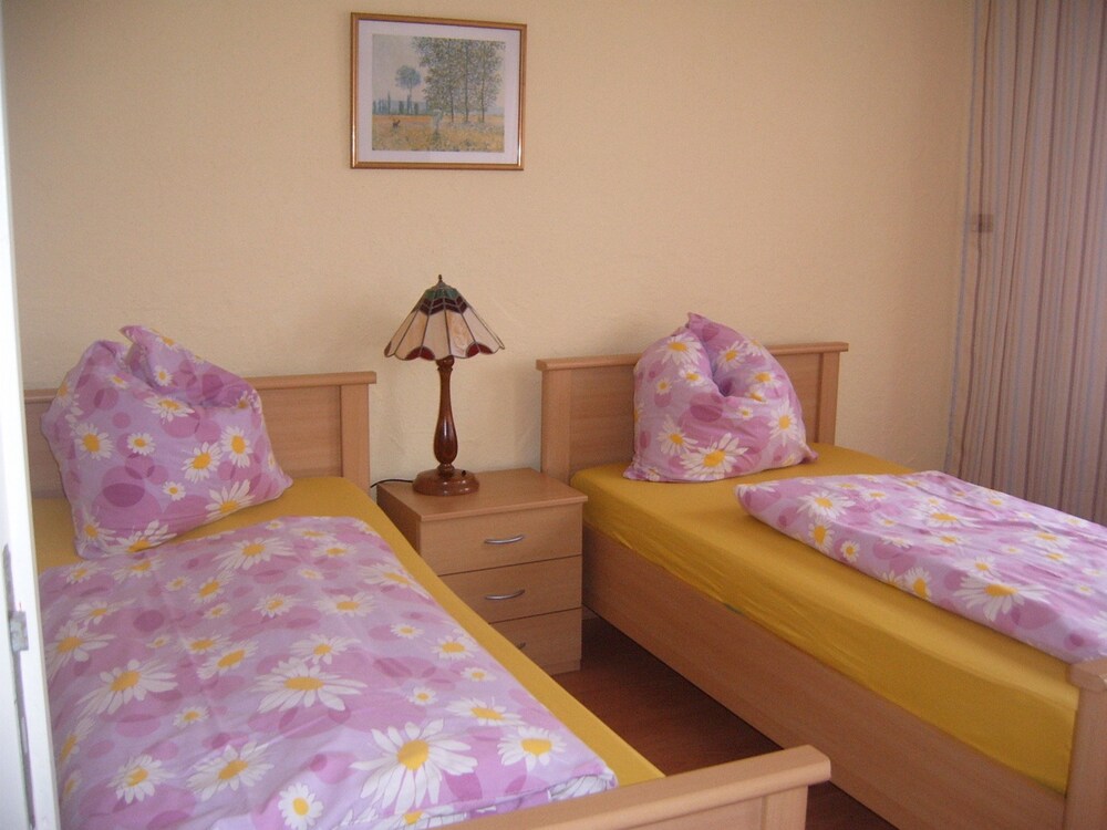 Zimmer (Apartment, 3 Schlafzimmer, Balkon)