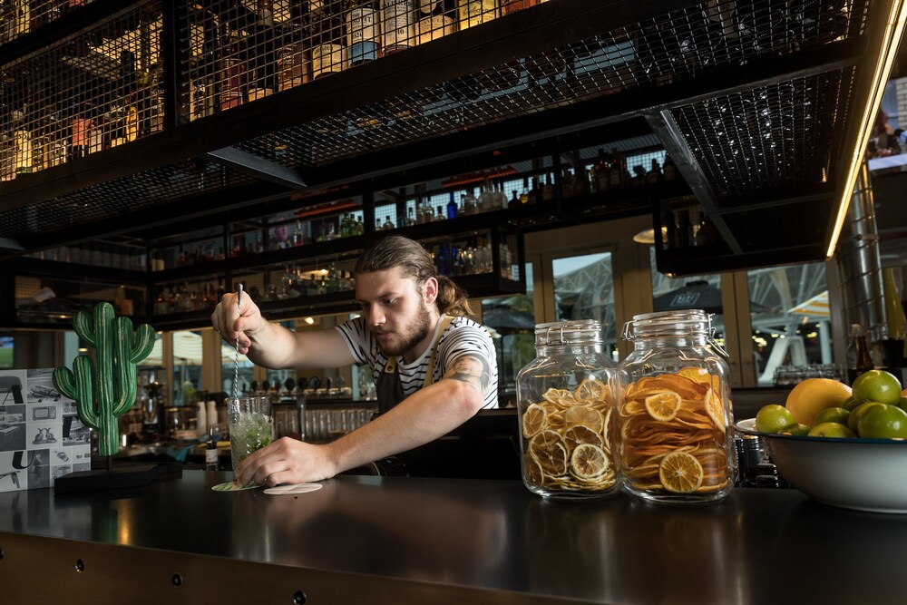 Hotel Bar