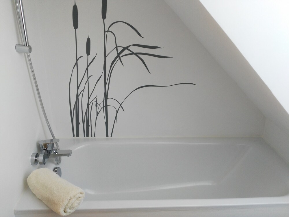 Badewanne (Luxury-Maisonette, 2 Queen-Betten, Nichtraucher)