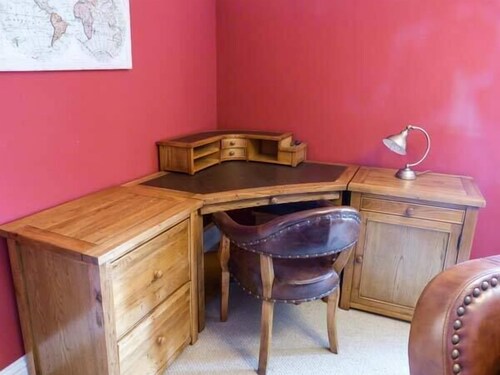 Cottage - In-Room Business Center