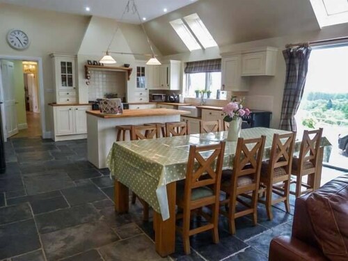 Cottage - In-Room Dining