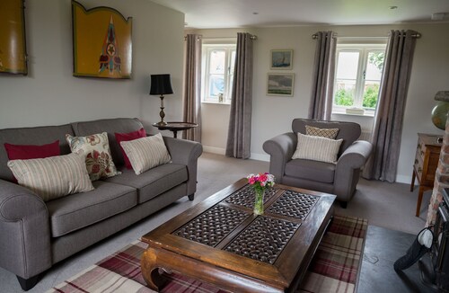 Rural, beautifully renovated barn for 2, peaceful farm setting, stunning views