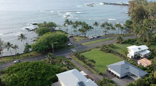 Best Hilo Beach Park House. 3,600 sq. ft. Sleeps 16. New at Richardson's Park.
