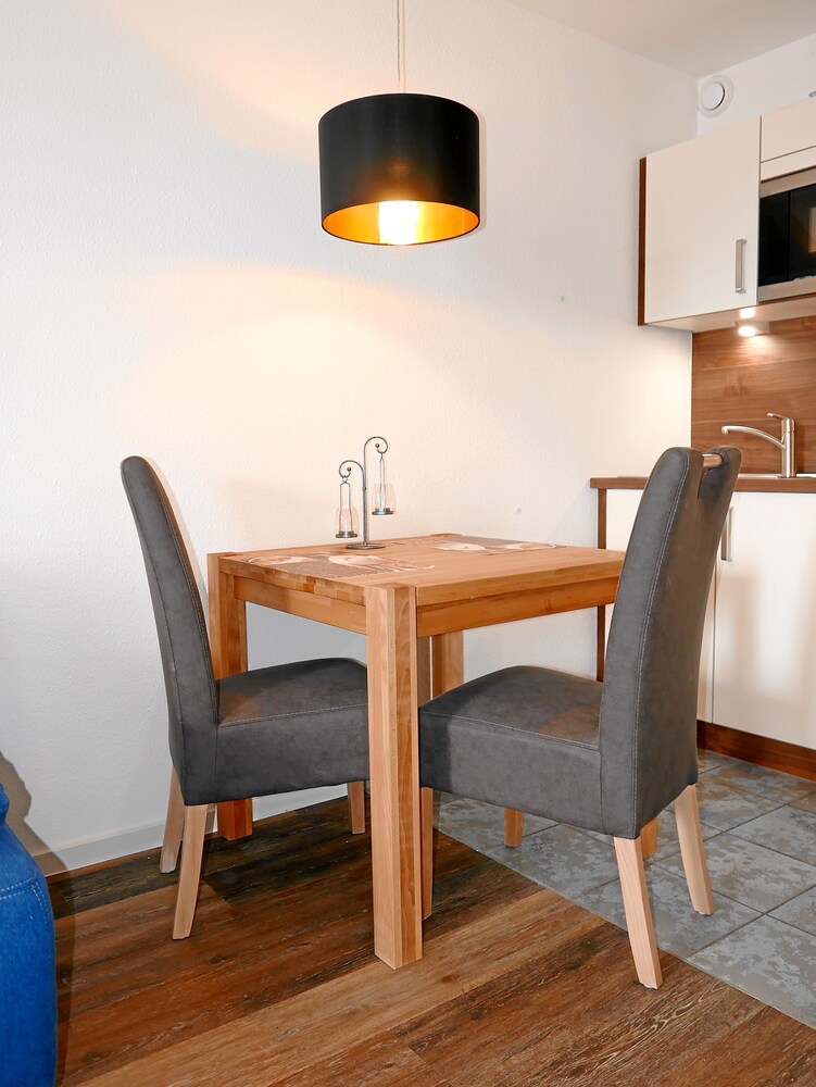 Essbereich im Zimmer (Basic-Apartment, 1 Schlafzimmer, Nichtraucher, Kochnische)