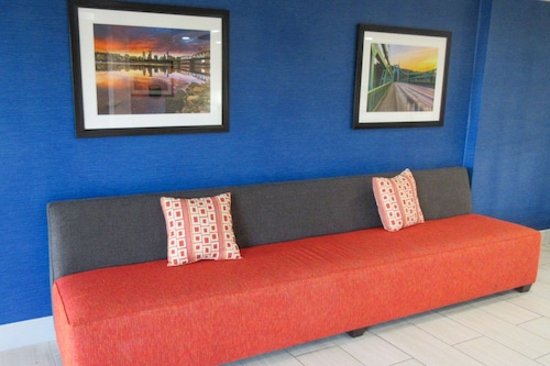 Comfort Inn & Suites Tigard near Washington Square