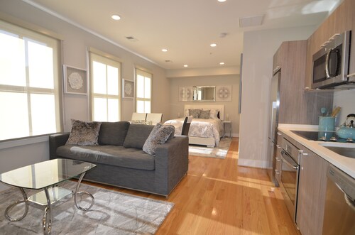 Excellent Location in Georgetown, Walk to Downtown DC, Monuments, Dupont Circle!