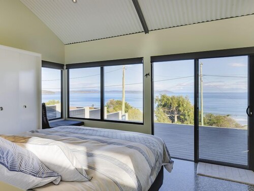 Park Beach Retreat - Ideal for Couples