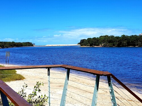 Modern Beach House - 50 metres to the water, Family & Dog Friendly, Free Wifi