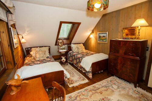 The Private Fairytale Cabin of Your Dreams in Stowe! Featured in VRTravel!