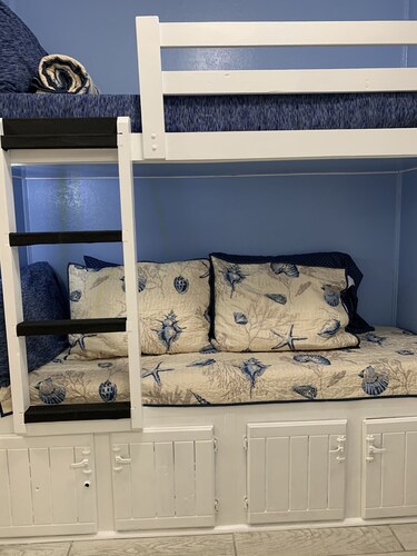 Winter Snowbirds: 2 Adults - Seashore Condo