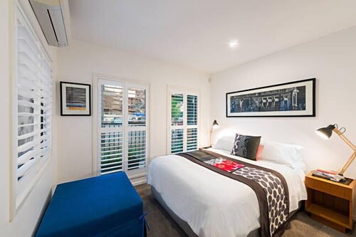 Meko - Luxury Carlton House in Melbourne golden inner city