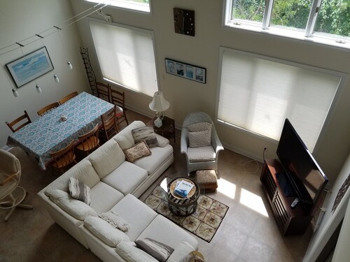 Spacious Beach House Retreat, 2 Blocks From Ocean!