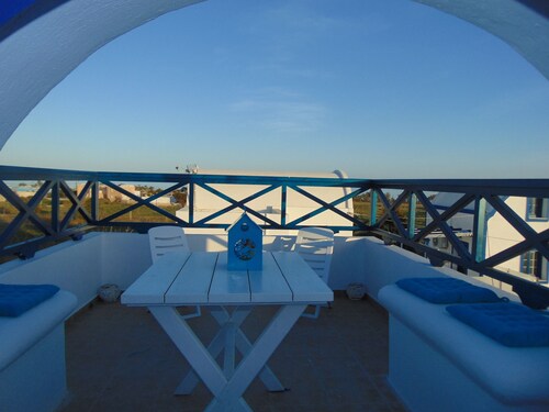 Sunny with sea view apartment