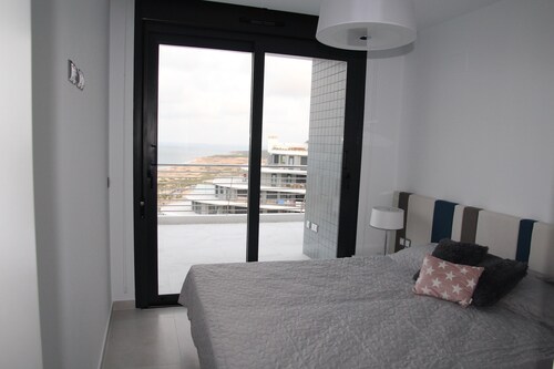 Luxurious Beachfront penthouse apartment infinity View