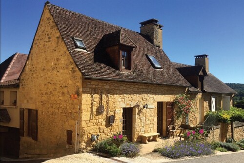 Cottage magnifiquement restauré à Domme - dans les murs du village médiéval.