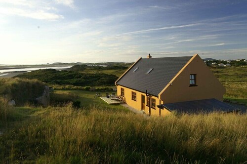 Peaceful location,Superb sea views,on the 'Wild Atlantic Way'! ...With internet.