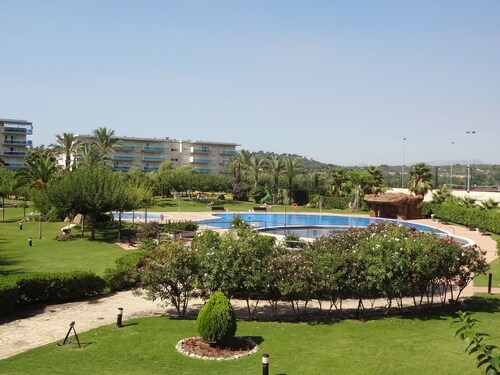 La Pineda: APTO.RESIDENCIAL. CON PISCINA, A 200M PLAYA, PORT AVENTURA, PADEL,