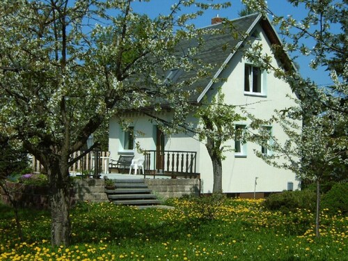 Gemütliches Ferienhaus in großem Garten, wenige Minuten zum Zentrum