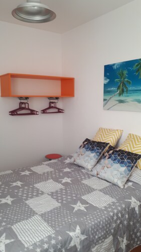 Stunning views of the sea and harbor, FREE WIFI, AIR CONDITIONING, max 4 PEOPLE