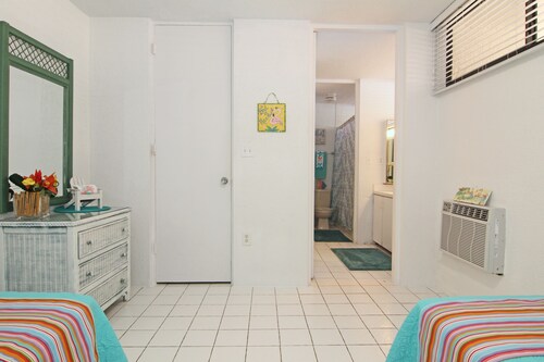 St. Thomas Prime Oceanfront/Poolfront 2BR/2BA Condo-BEST Bolongo Beach location!