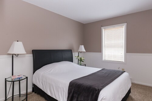 3 BR Home Sleeps 12!