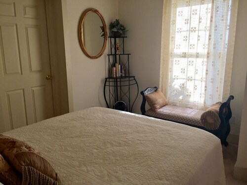 Charming,Cozy, Cottage - French Lick Quarters - Walk Casino/Resort, Pubs, Etc
