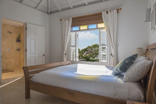 Spyglass is a Private Villa With 360 View Near Windwardside.