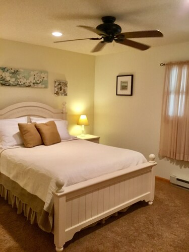 Bayfield- No Cleaning Fees, Charming Newly Remodeled Condo, Gateway to Apostles