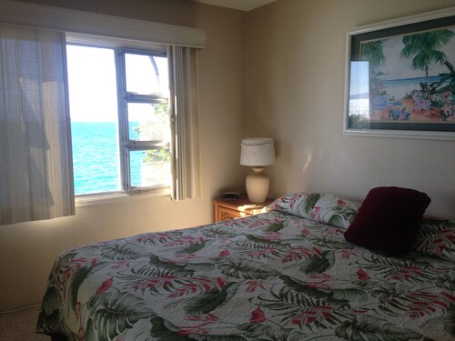 Full Oceanfront Beach Condo-Royal Mauian #316 - Breathtaking View of 3 Islands