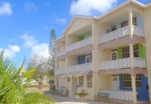 Cumber's Tropical Apartments