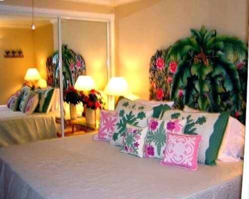 Beachfront~ Tropical Home Away from Home----- Discounted Rates !!!!