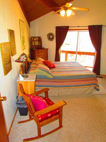 25 ACRES OF PRIVATE SOLITUDE. Close to Yosemite~Hot Tub