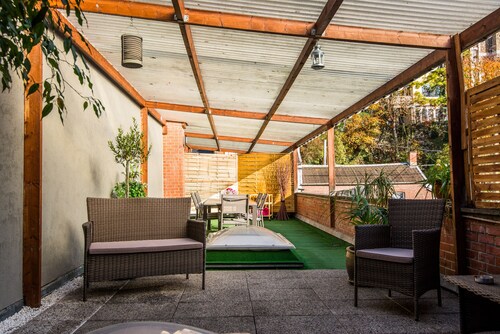 3-star city gîte for 7 to 9 people in the Ourthe valley.