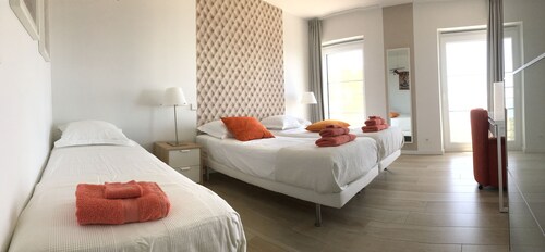 Villa contemporaine, vue mer, grand confort, 5 ch.,11 pers., piscine 3,6x10,6m