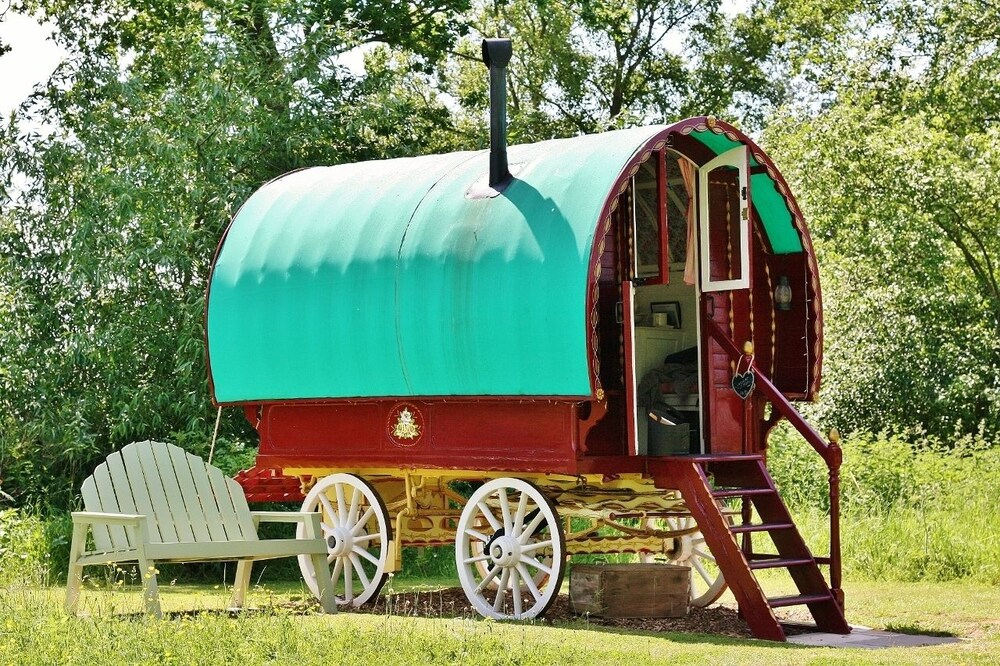 Cabin (Rose Gypsy Wagon) - Guestroom