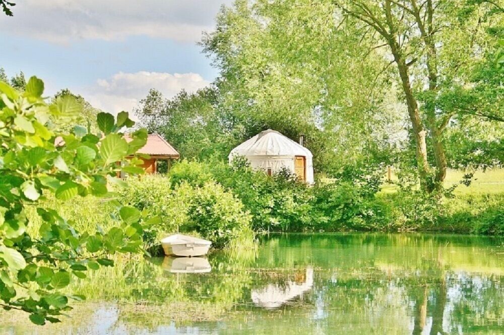 Romantic Tent, 1 Double Bed, Lake View (Daisy Yurt) - Guestroom