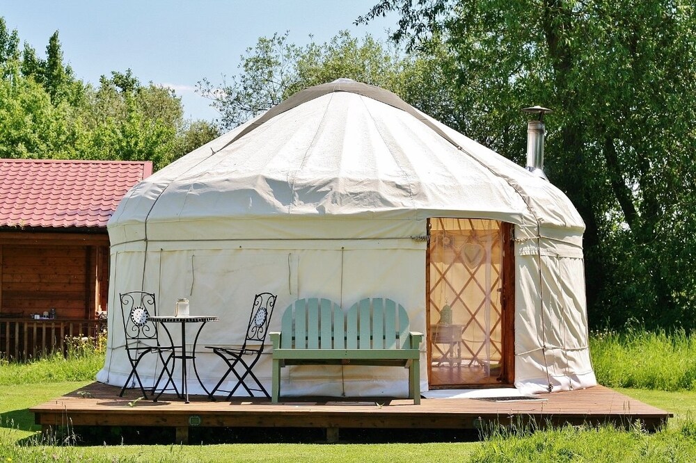 Romantic Tent, 1 Double Bed, Lake View (Daisy Yurt) - Guestroom