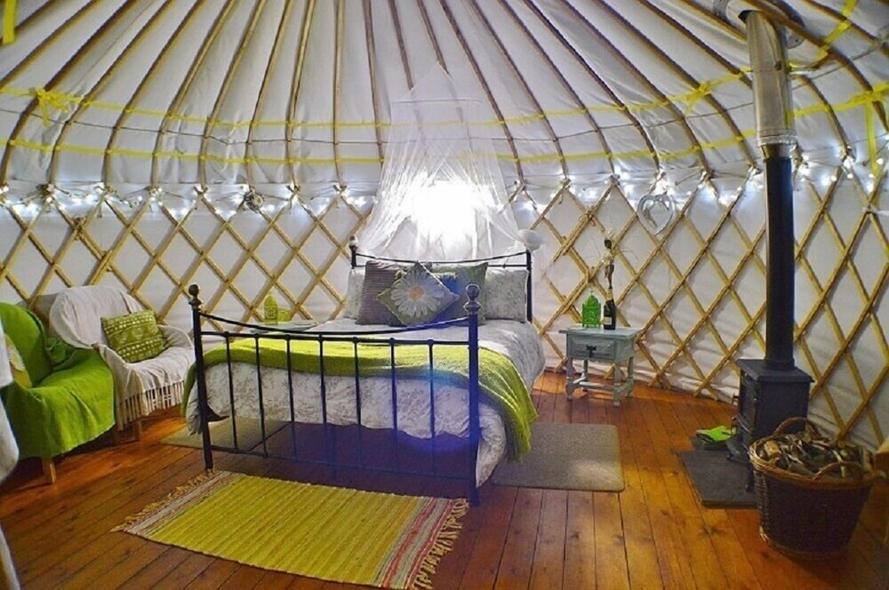 Romantic Tent, 1 Double Bed, Lake View (Daisy Yurt) - Guestroom