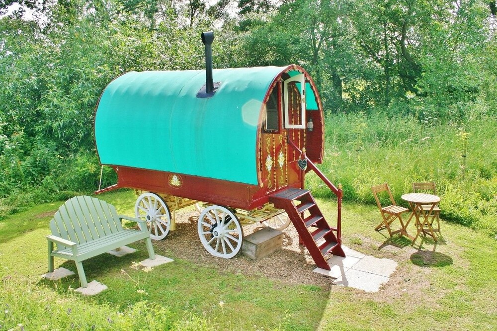 Cabin (Rose Gypsy Wagon) - Guestroom