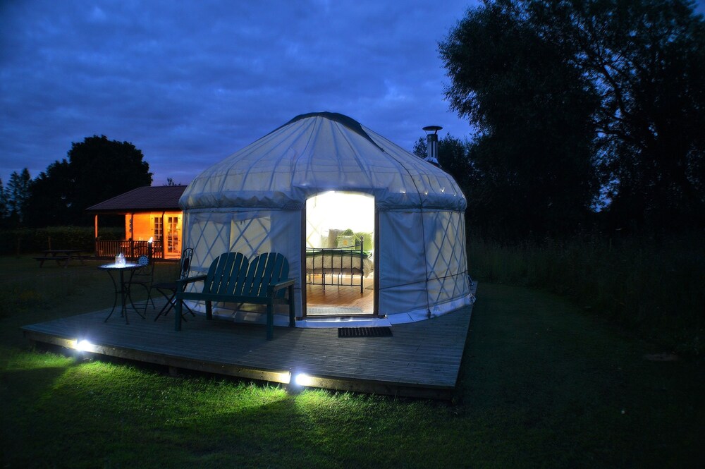 Romantic Tent, 1 Double Bed, Lake View (Daisy Yurt) - Guestroom