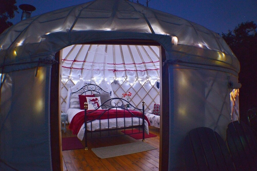Romantic Tent, 1 Double Bed, Lake View (Poppy Yurt) - Guestroom