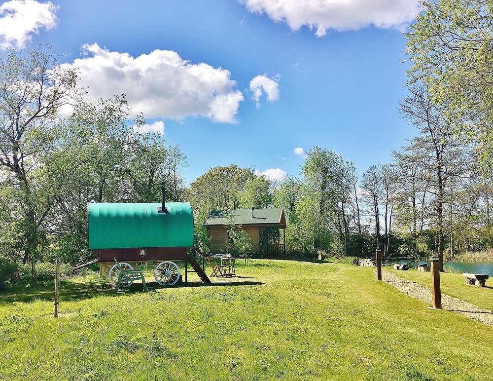 Cabin (Rose Gypsy Wagon) - Guestroom
